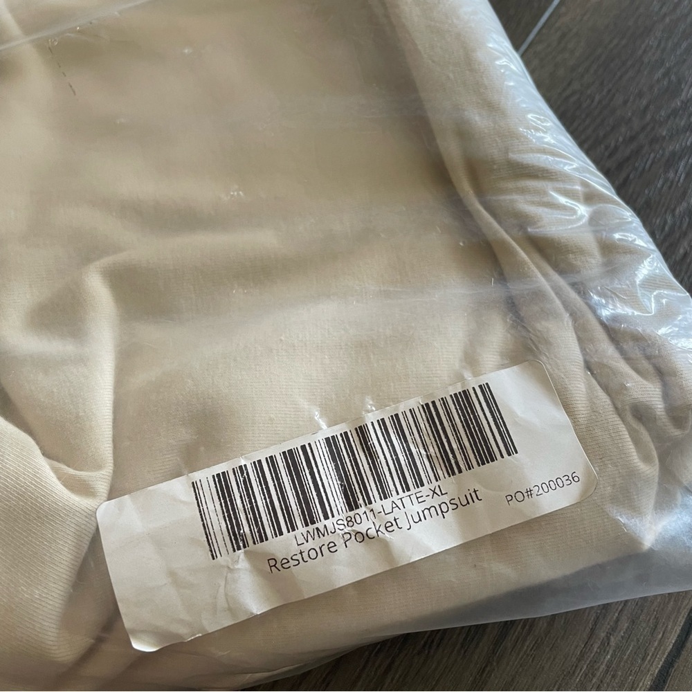 Lunya Restore Pocket Jumpsuit Latte White Tapered Skinny Leg Loungewear Sz XL. - Picture 12 of 12